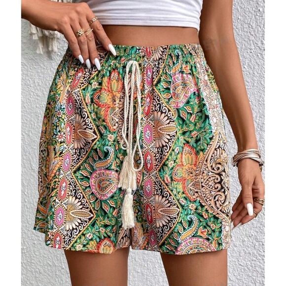 Pants - Paisley Print Tie Front Shorts Size 10/L Black, Green, Multicolor